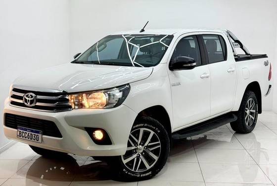 TOYOTA HILUX 2.7 SRV 4X4 CD 16V FLEX 4P AUTOMÁTICO TOYOTA HILUX 2.7 SRV 4X4 CD 16V FLEX 4P AUTOMÁTICO